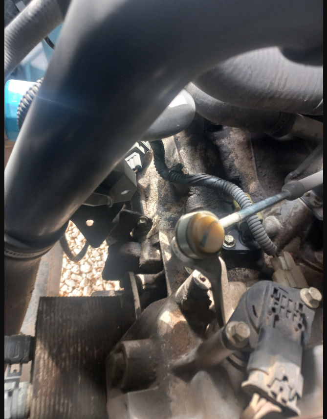 المحرك وناقل الحركة