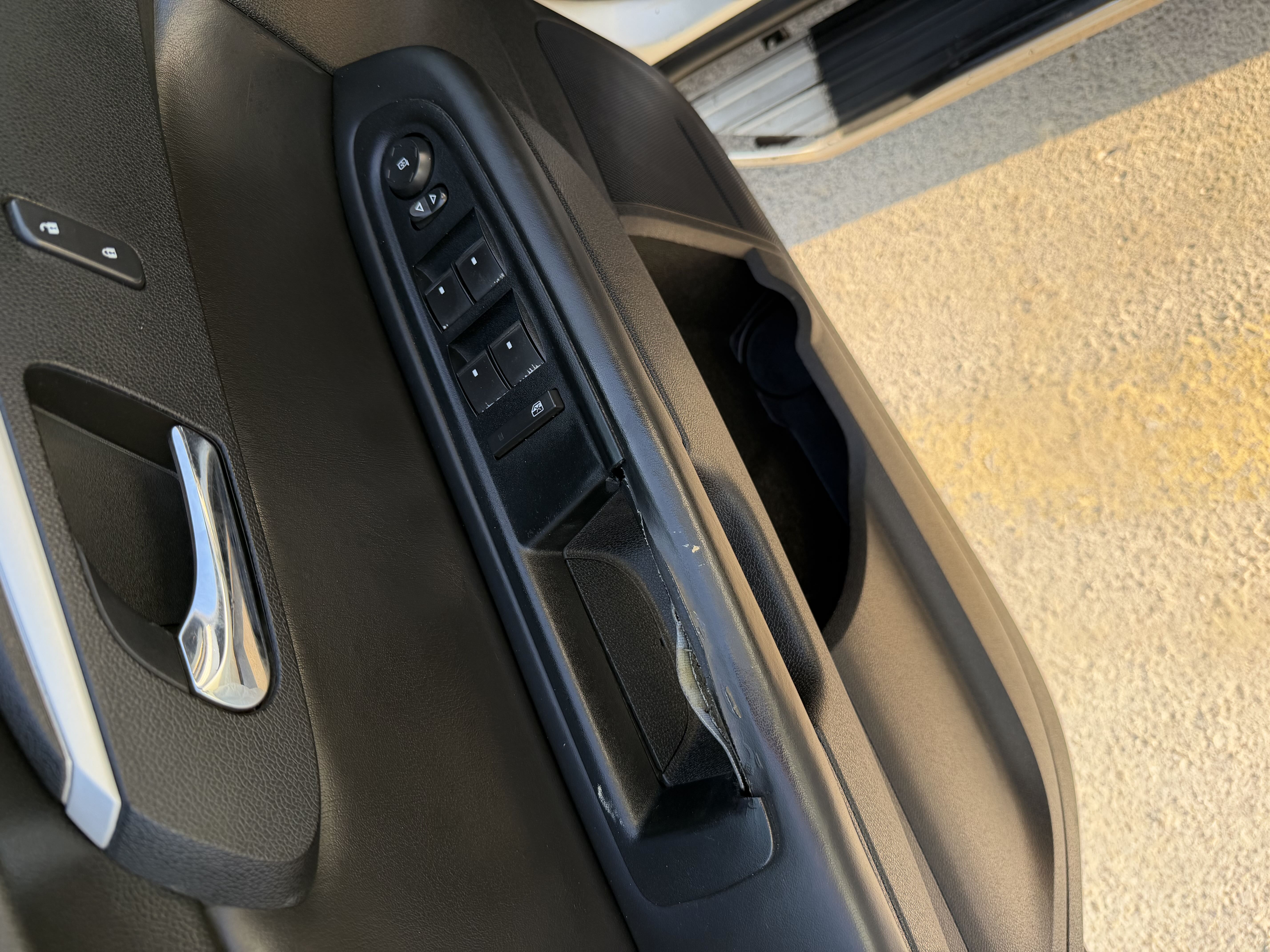 شفروليه ترافيرس LT 2011 image