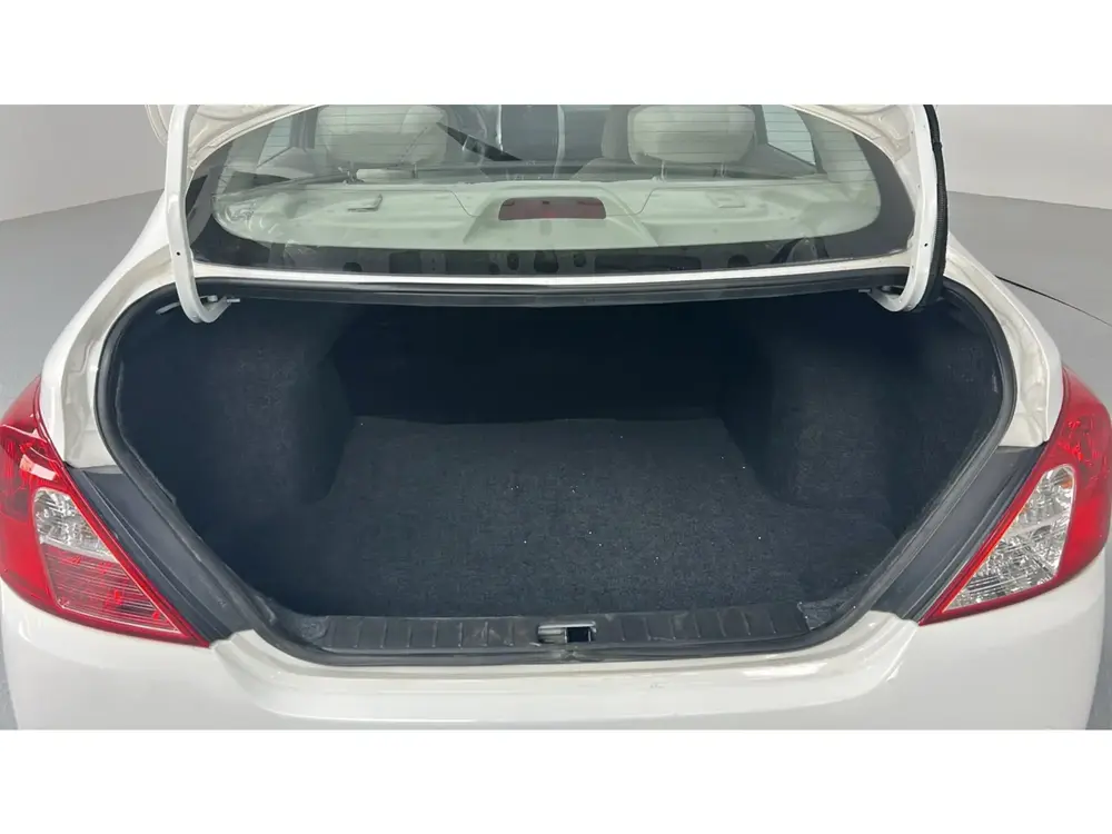 Nissan Sunny STD 2024