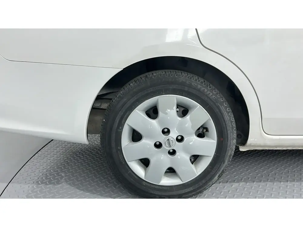 Nissan Sunny STD 2024