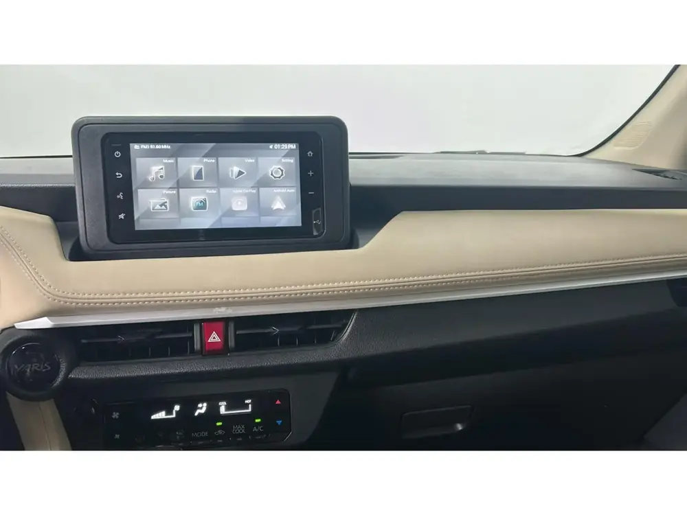 Toyota Yaris Y 2023