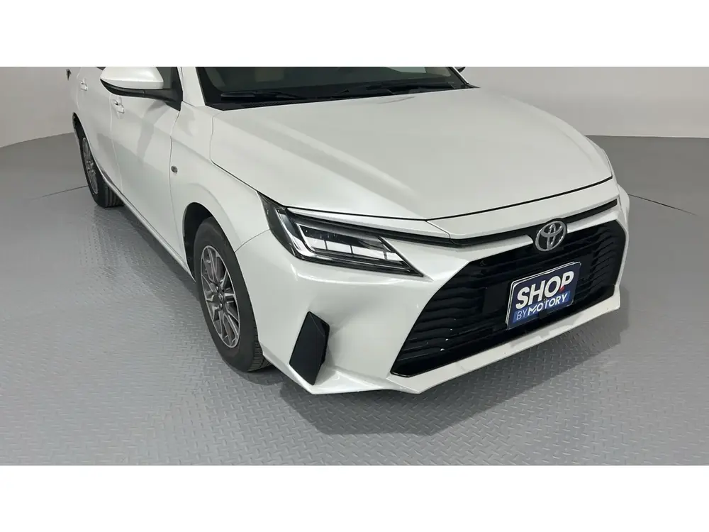Toyota Yaris Y 2023