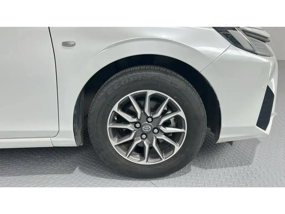 Toyota Yaris Y 2023