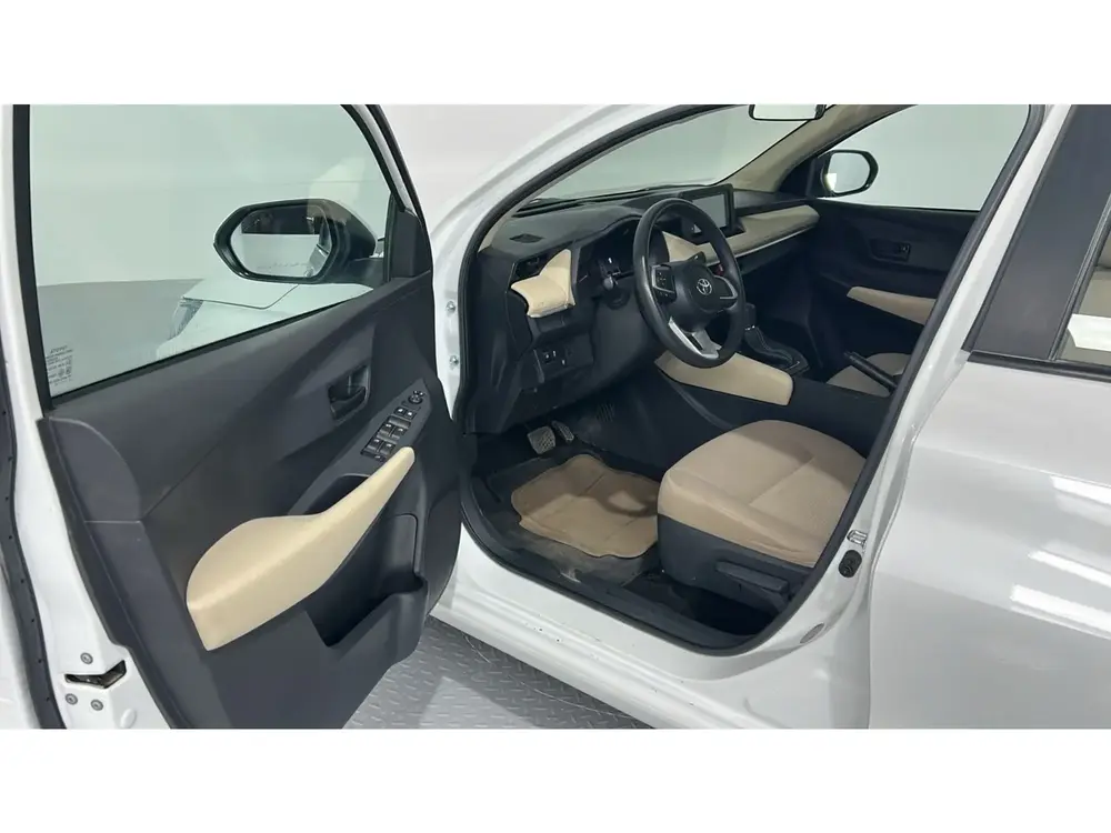 Toyota Yaris Y 2023
