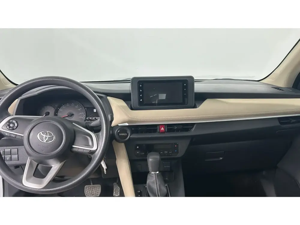 Toyota Yaris Y 2023