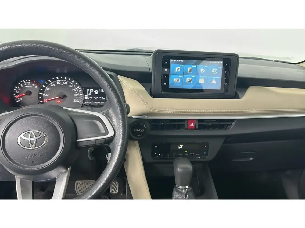 Toyota Yaris Y 2023