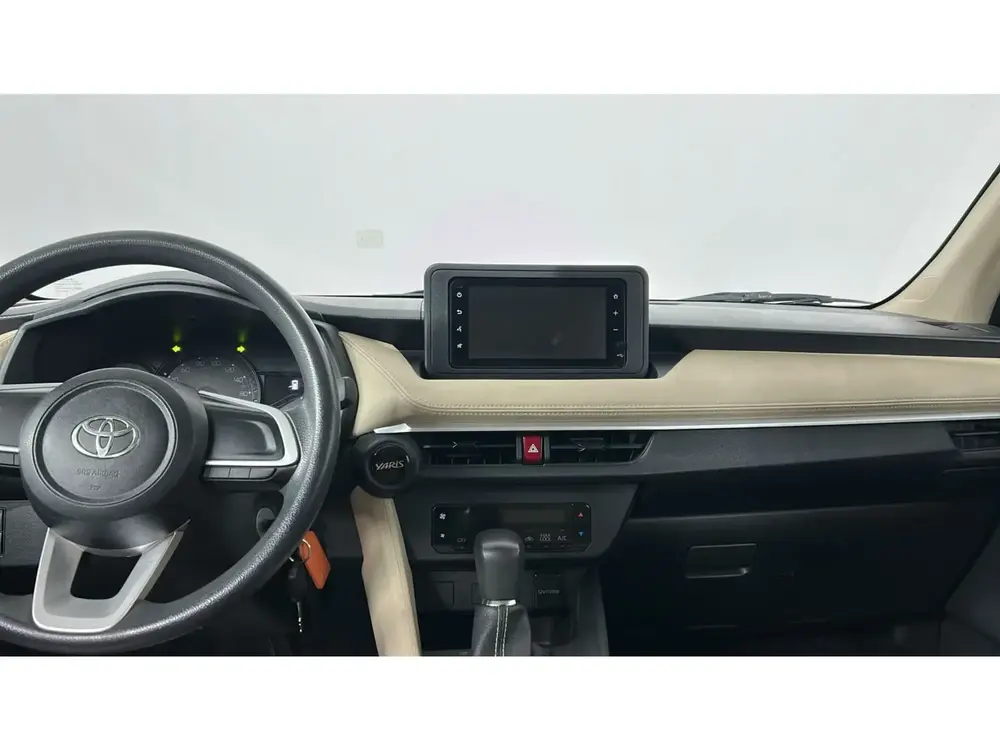 Toyota Yaris Y 2023