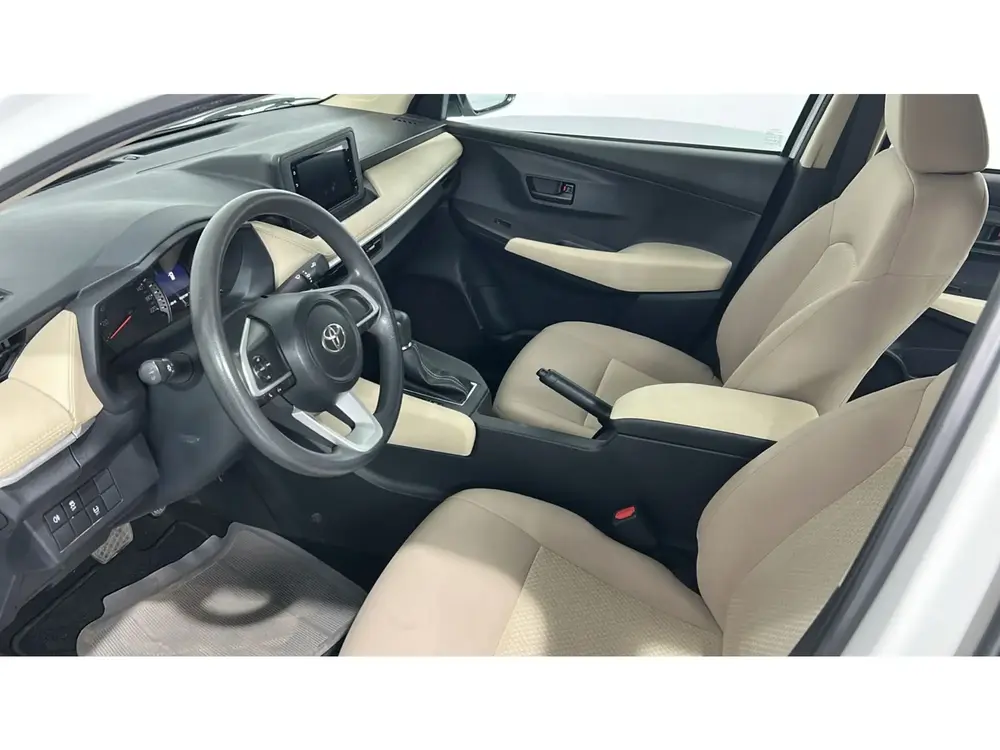 Toyota Yaris Y 2023