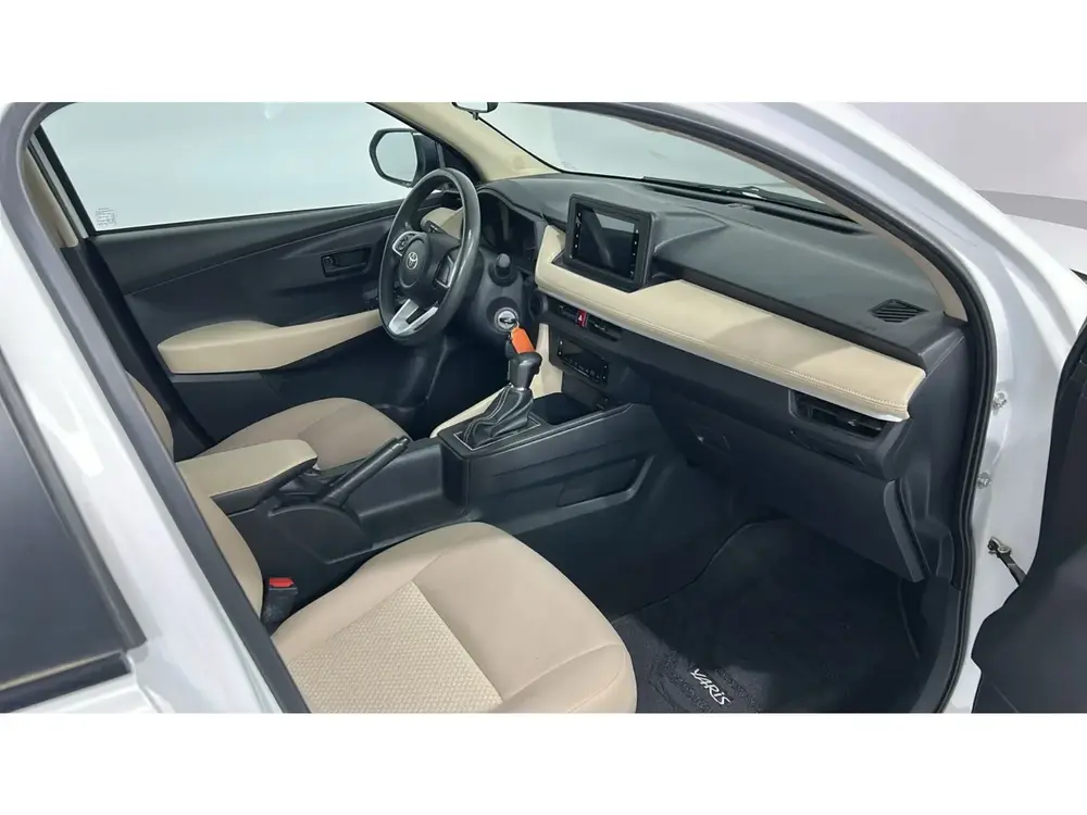 Toyota Yaris Y 2023