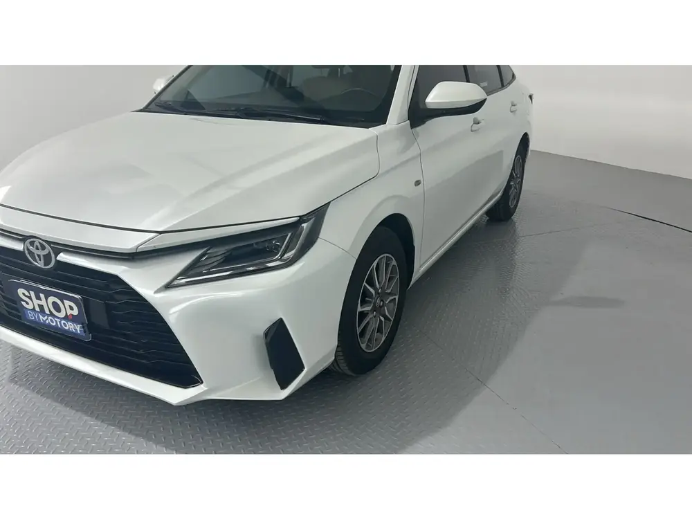 Toyota Yaris Y 2023