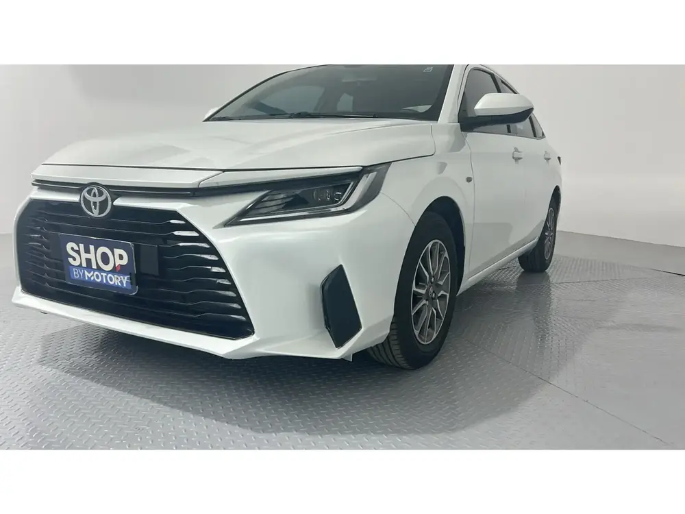 Toyota Yaris Y 2023
