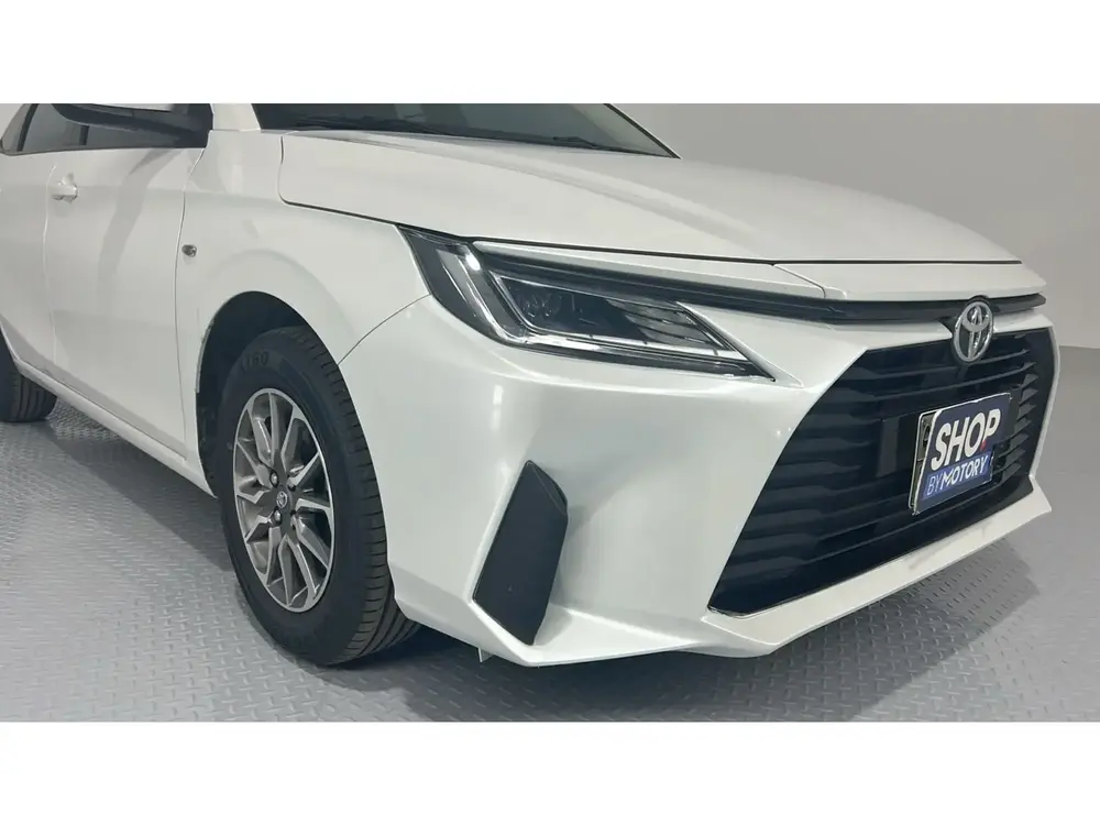 Toyota Yaris Y 2023