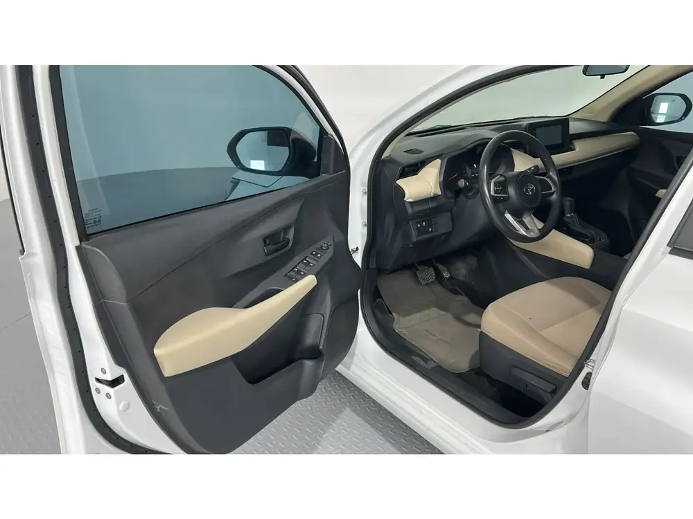 Toyota Yaris Y 2023