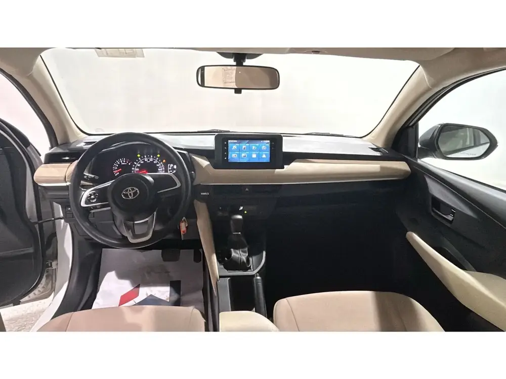Toyota Yaris Y 2023