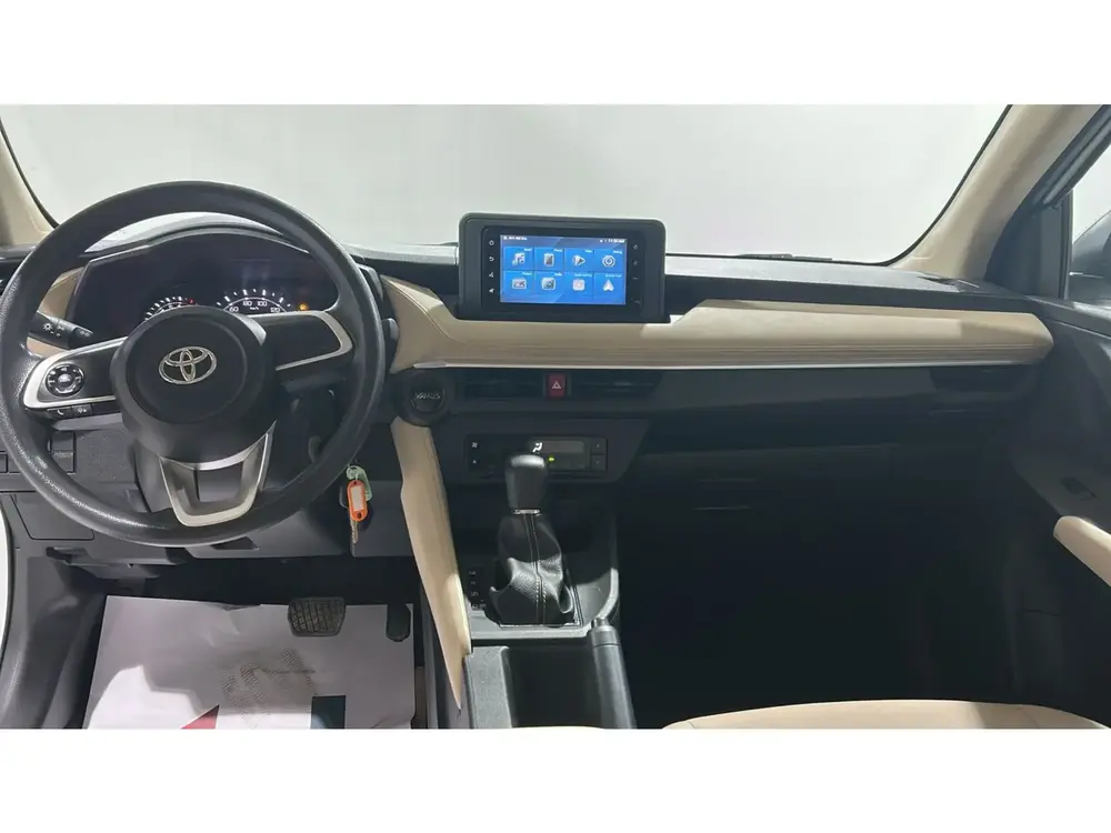 Toyota Yaris Y 2023