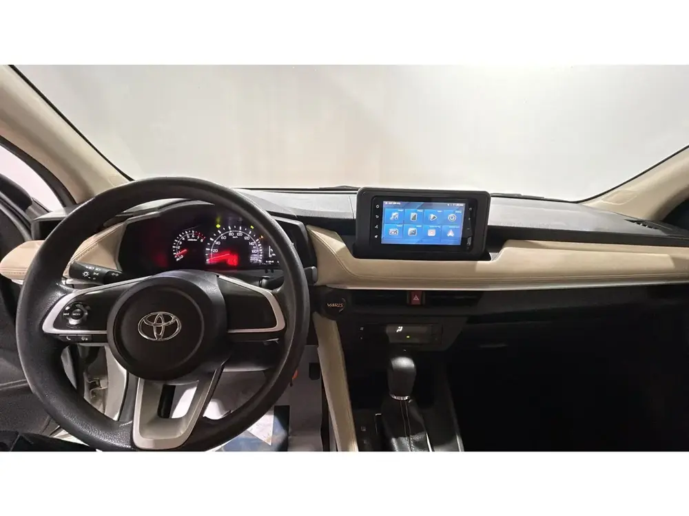 Toyota Yaris Y 2023