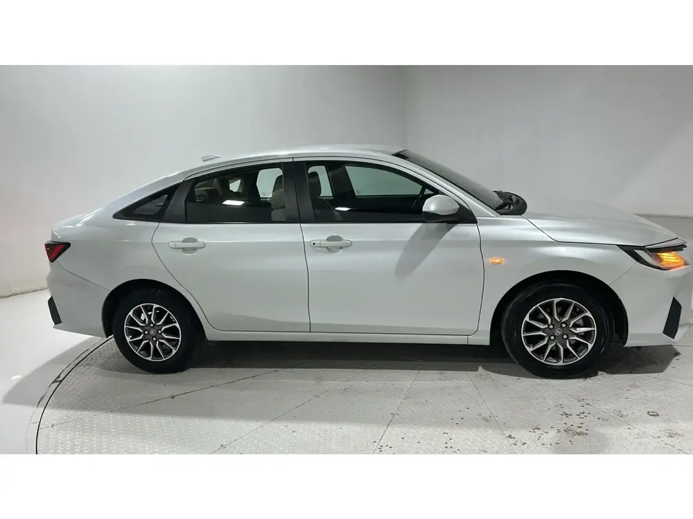 Toyota Yaris Y 2023