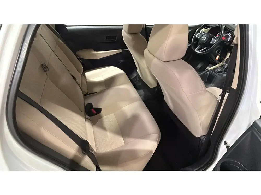 Toyota Yaris Y 2023
