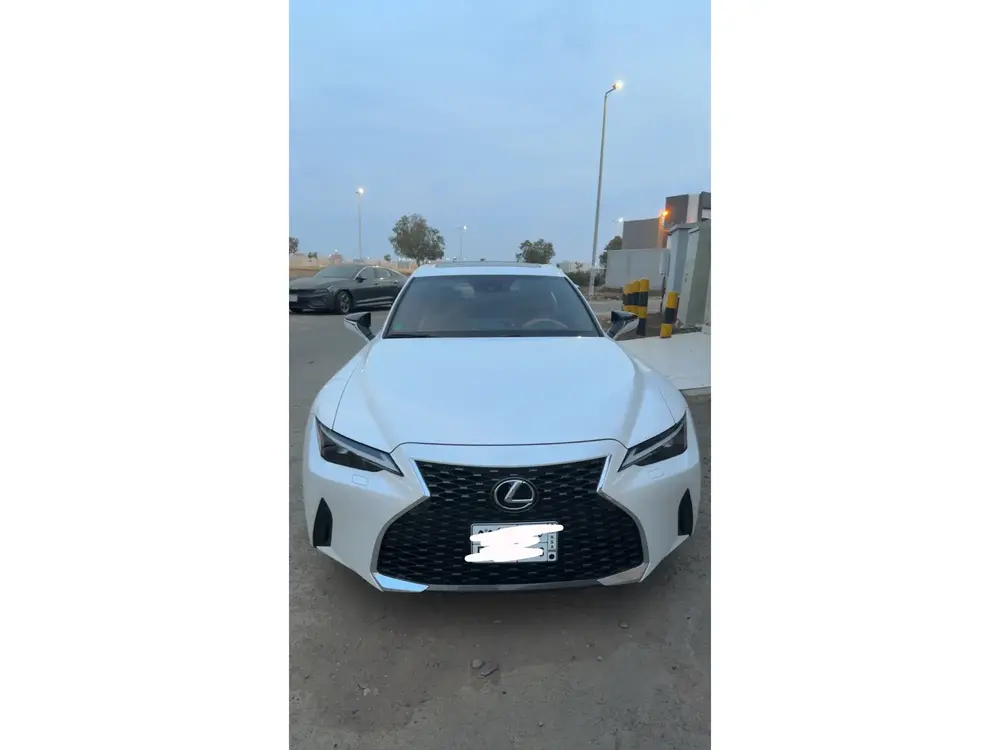 Lexus IS 2025