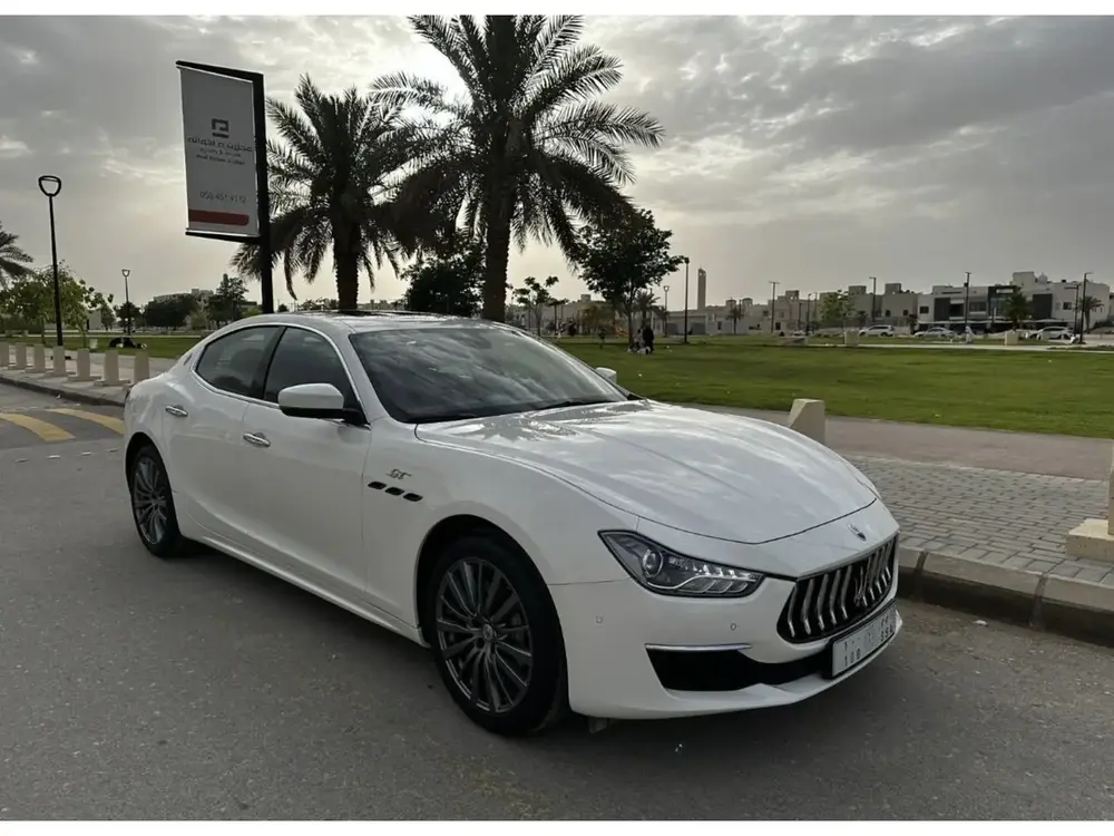 جيبلي GT 2022 ابيض احمر 34 الف مالك اول