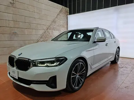 بي إم دبليو الفئة الخامسة 2023 520i