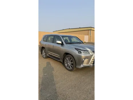 لكزس LX 2016