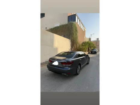 لكزس LS 2013
