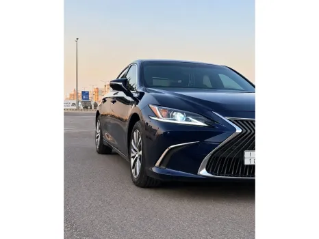 Lexus ES 2021