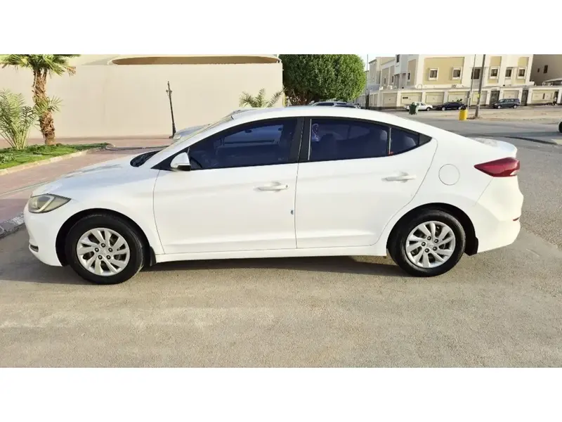 Hyundai Elantra 2018 4