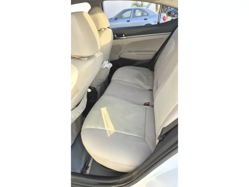 Hyundai Elantra 2018 5