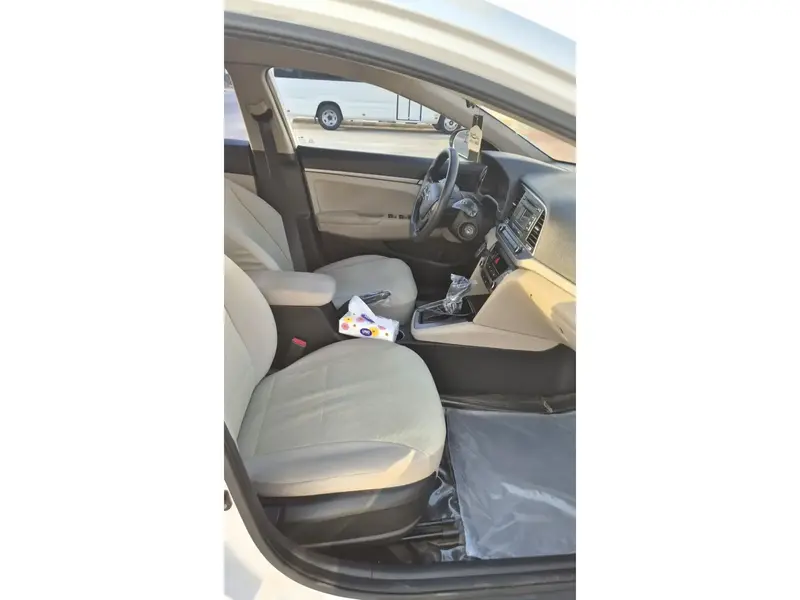 Hyundai Elantra 2018 9