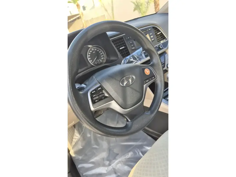 Hyundai Elantra 2018 8
