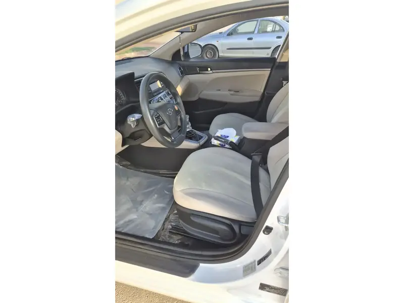 Hyundai Elantra 2018 7