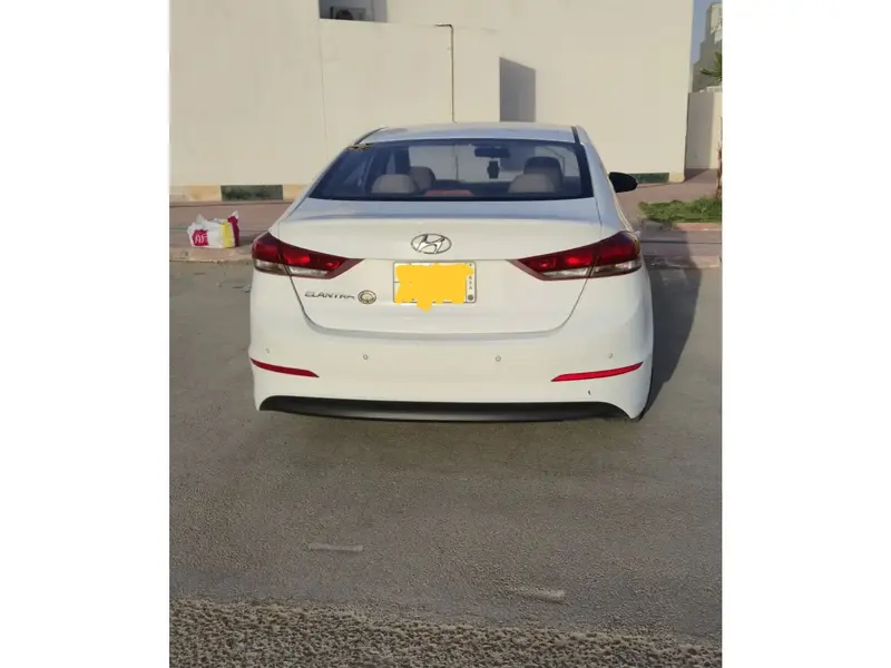 Hyundai Elantra 2018 3