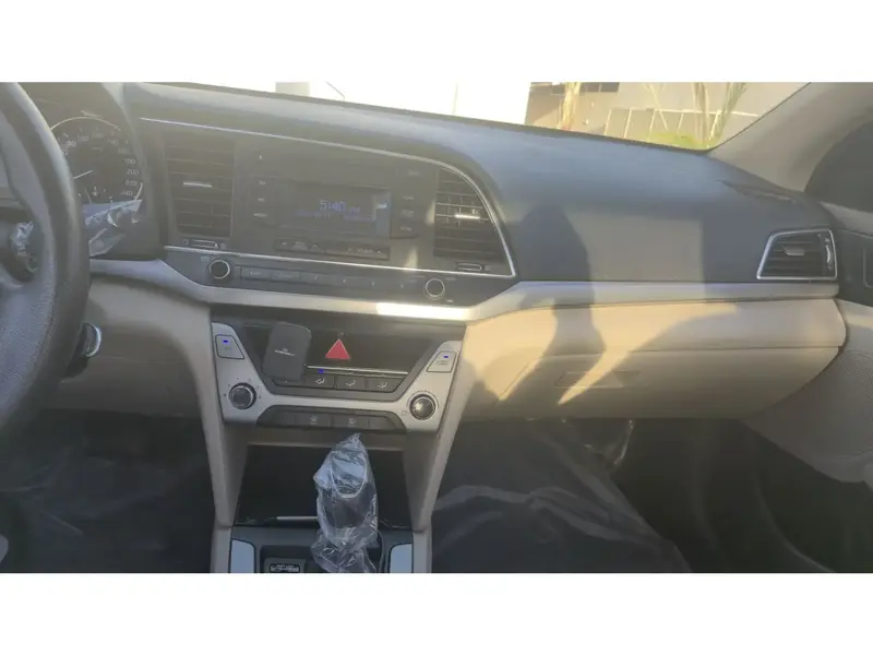 Hyundai Elantra 2018 15