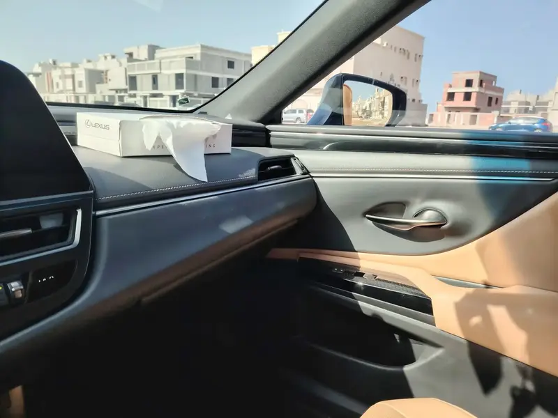 لكزس ES 2023 12