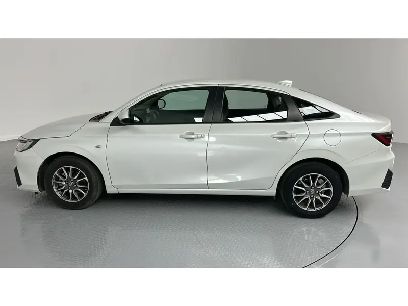 Toyota Yaris 2024 4