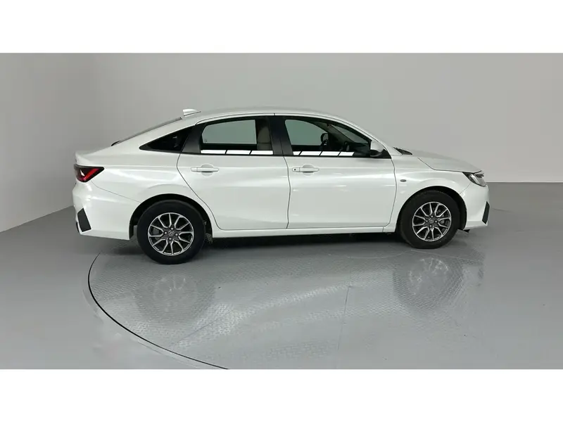 Toyota Yaris 2024 3