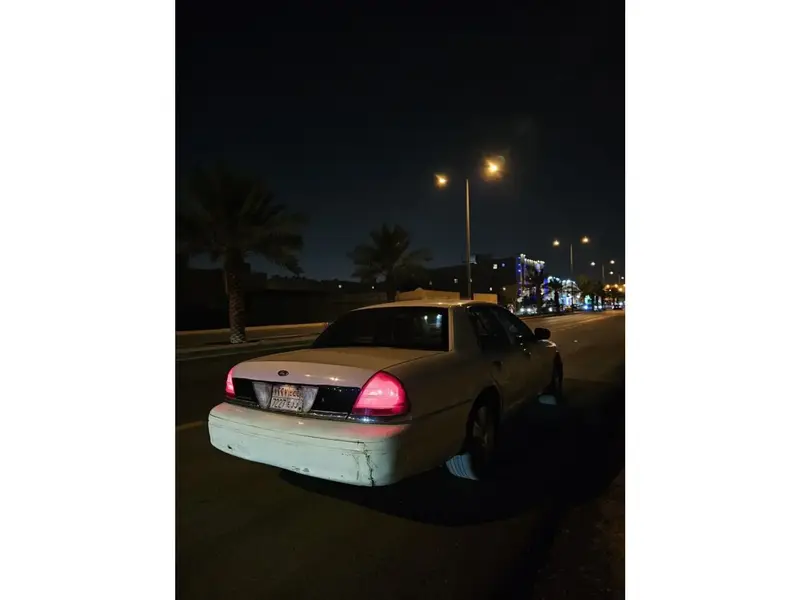 فورد كراون فيكتوريا 2011 15