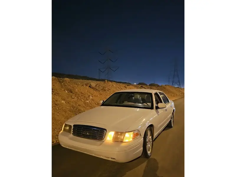 فورد كراون فيكتوريا 2011 19