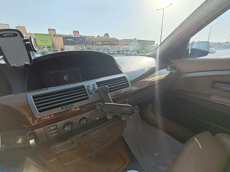 بي إم دبليو الفئة السابعة 2005 13