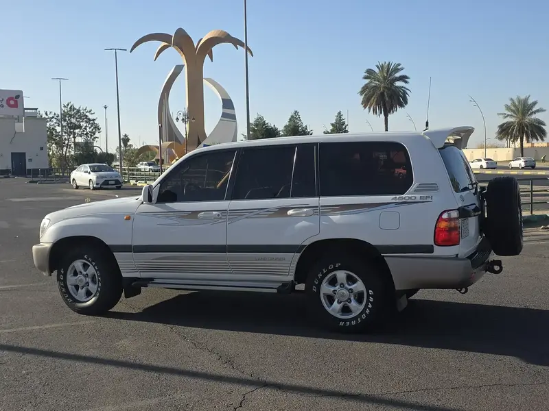 لاند كروزر جي اكس  2002 3