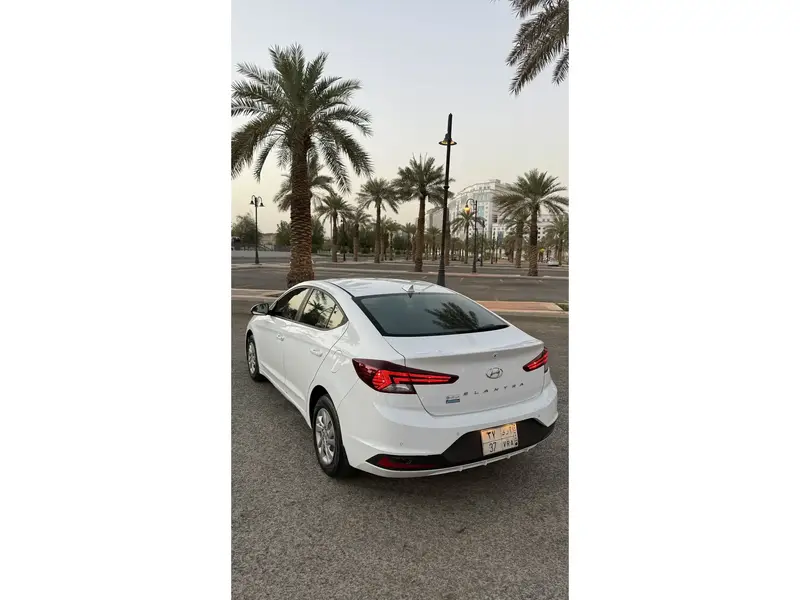 Hyundai Elantra 2020 3