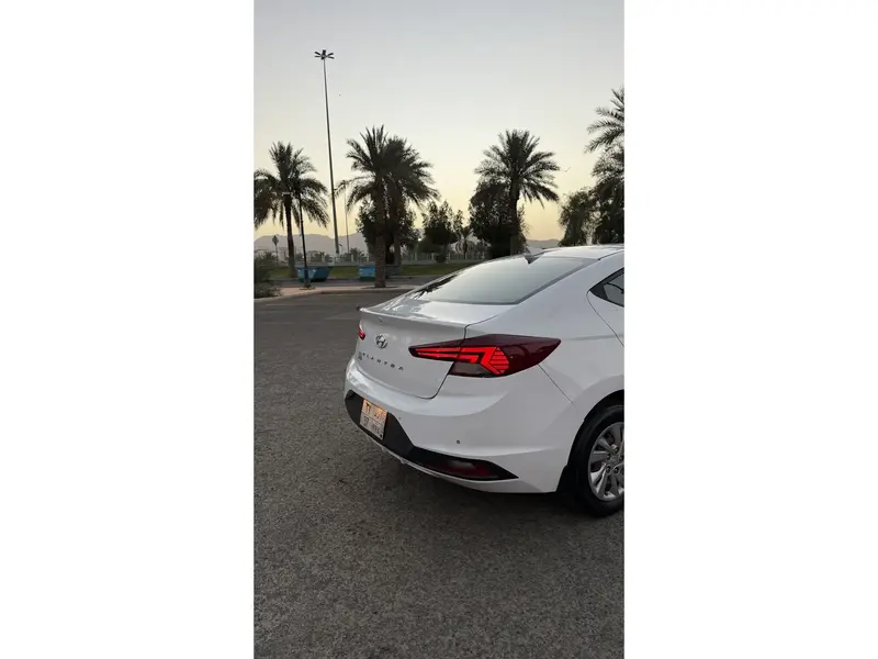 Hyundai Elantra 2020 11