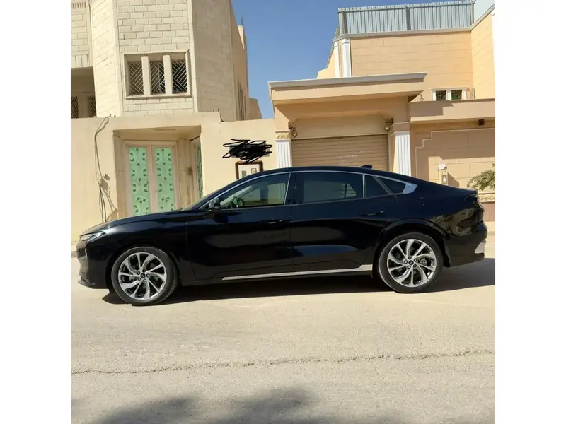 Ford Taurus 2025 3