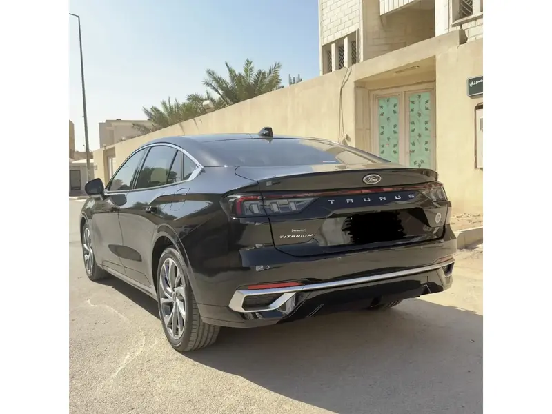 Ford Taurus 2025 4