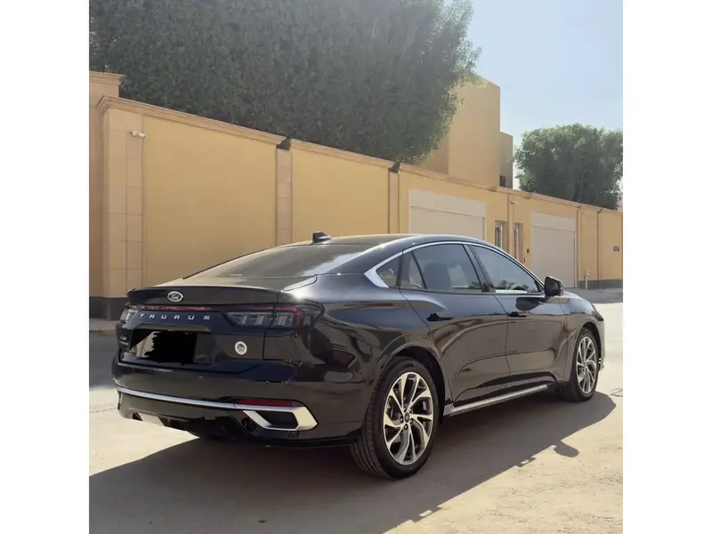Ford Taurus 2025 5
