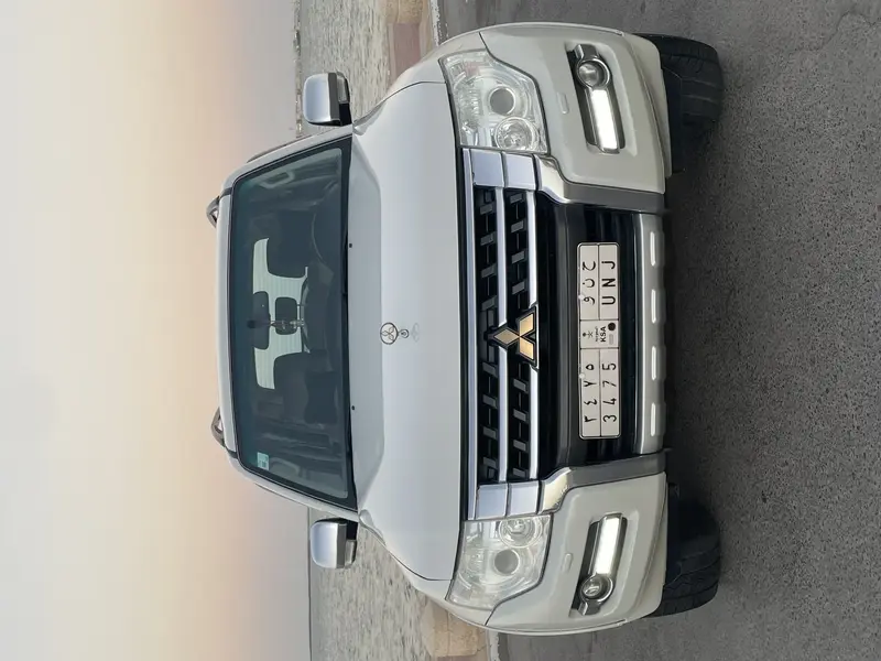 Mitsubishi Pajero 2016 1