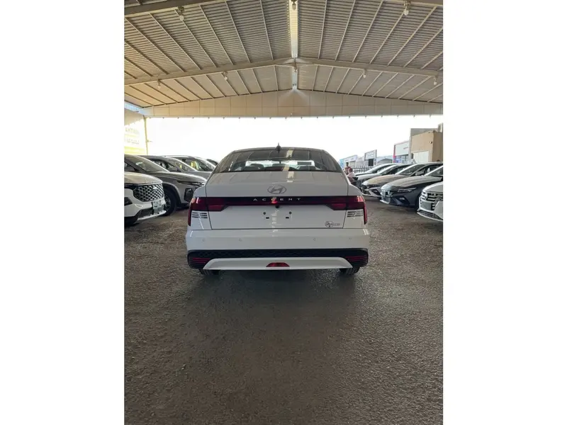 Hyundai Accent 2026 4