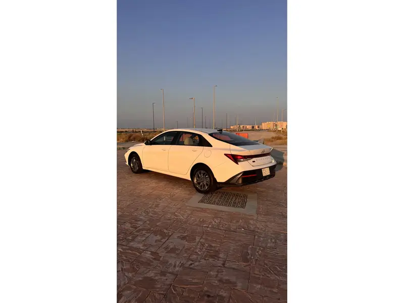 Hyundai Elantra 2024 5